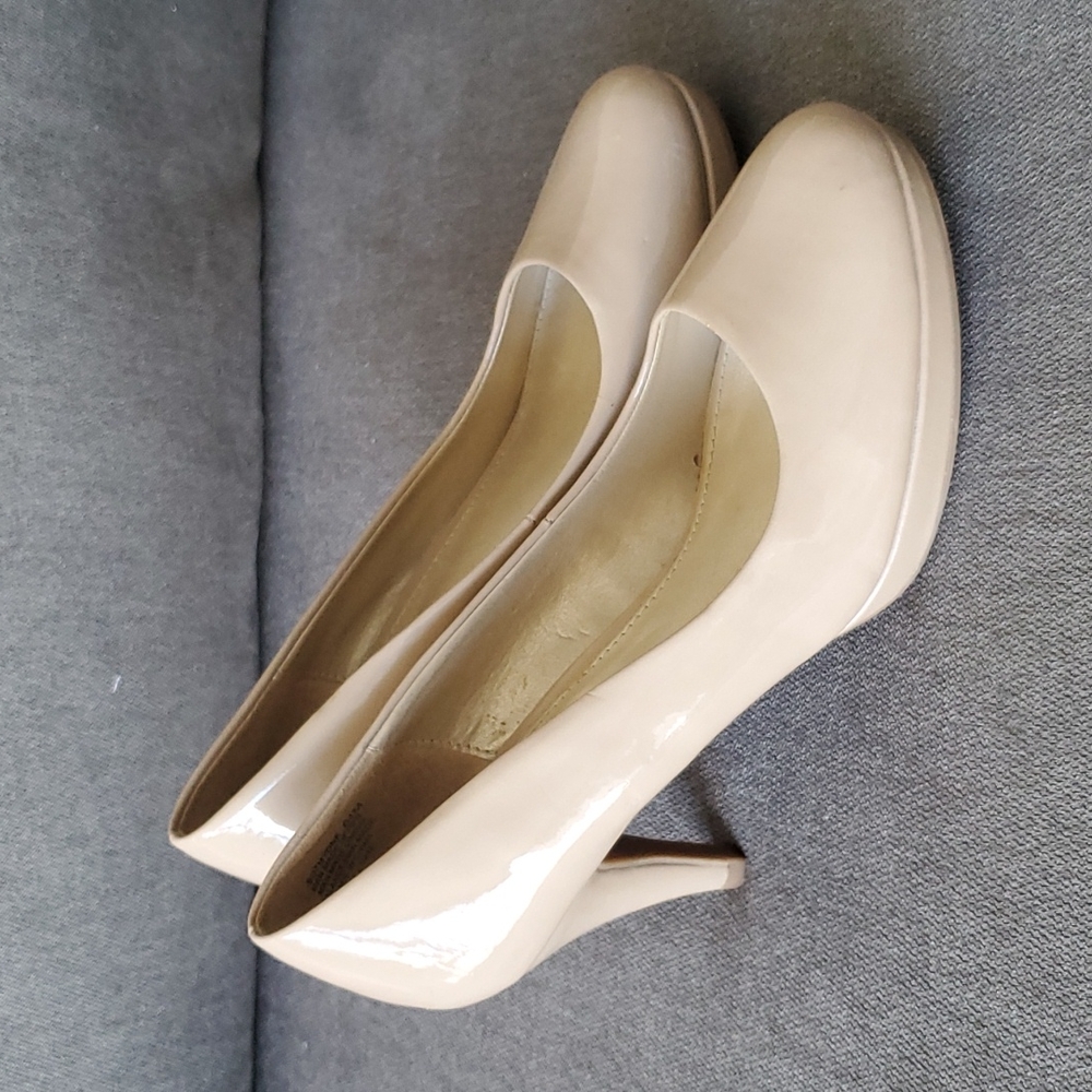 Bandolino nude pumps, 6.5 size